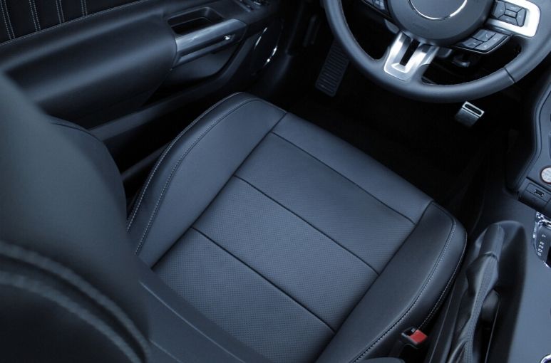 3 Benefits of Vinyl in Your Car’s Interior