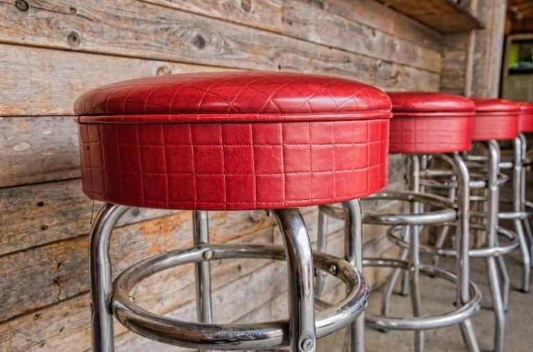 Tips for Reupholstering Vinyl Bar Stools