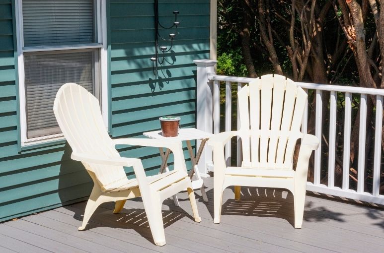 Why Vinyl Is a Good Choice for Outdoor Furniture